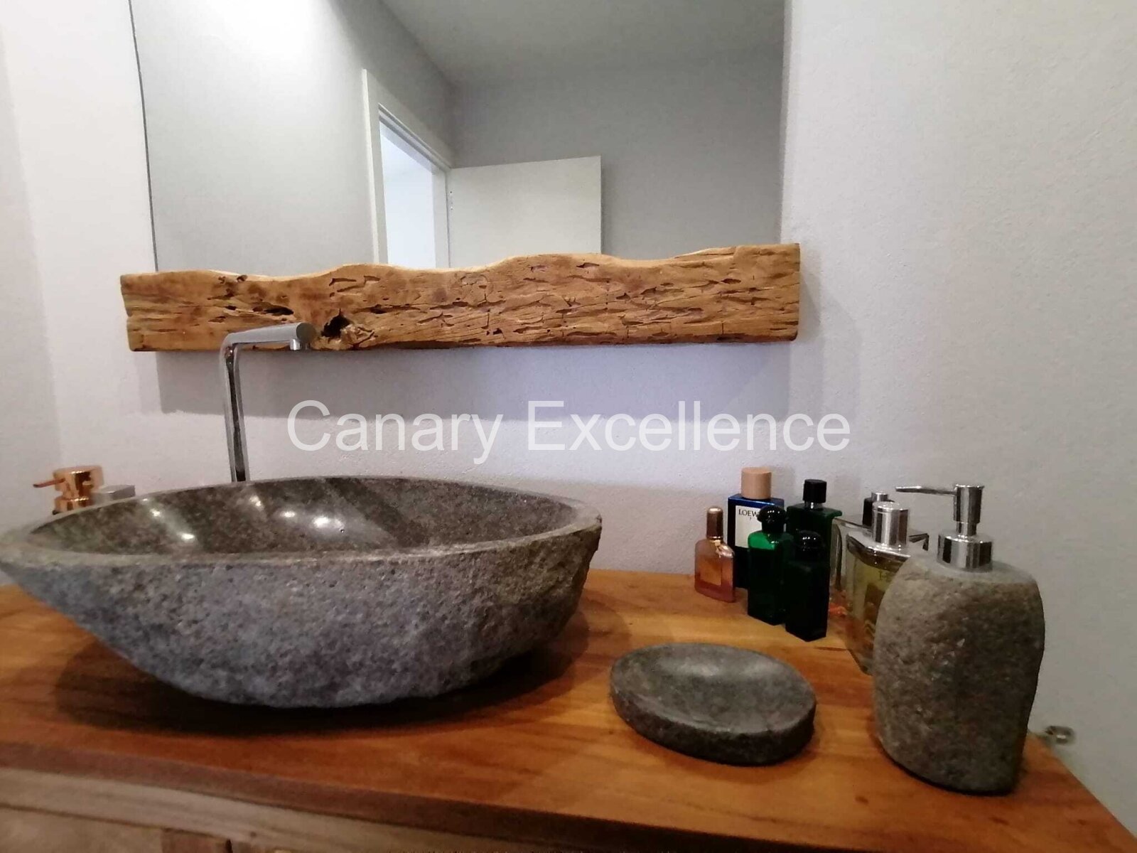 Moderne Villa mit 2 SZ und großem Garten in La Pared