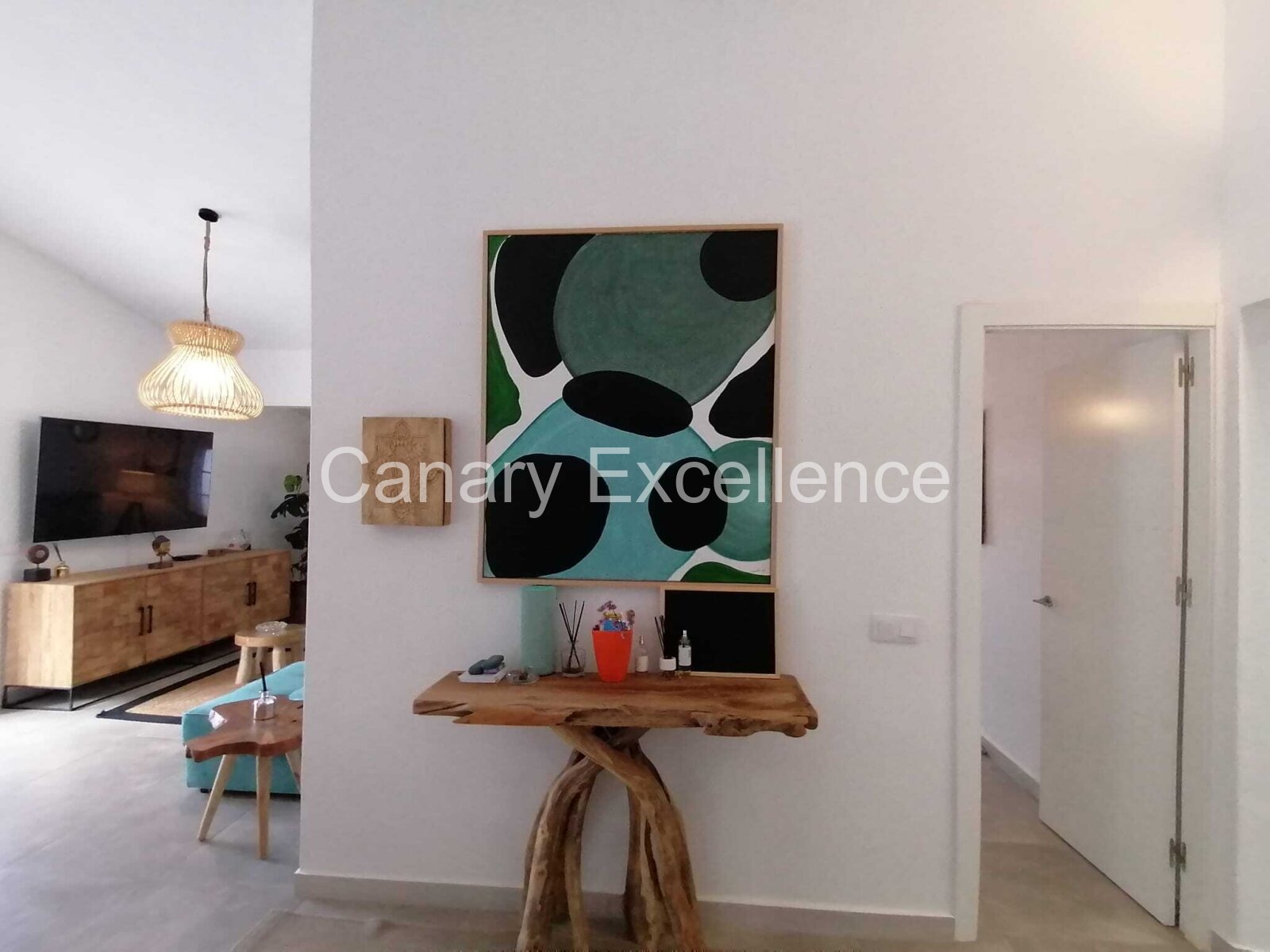 Moderne Villa mit 2 SZ und großem Garten in La Pared