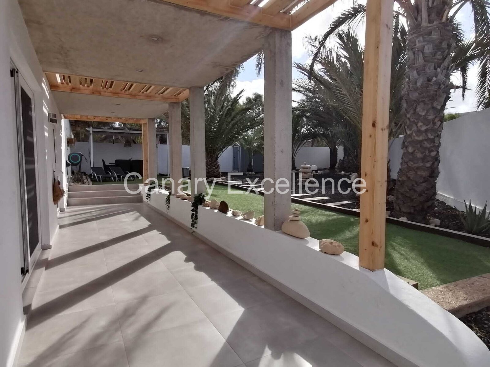 Moderne Villa mit 2 SZ und großem Garten in La Pared