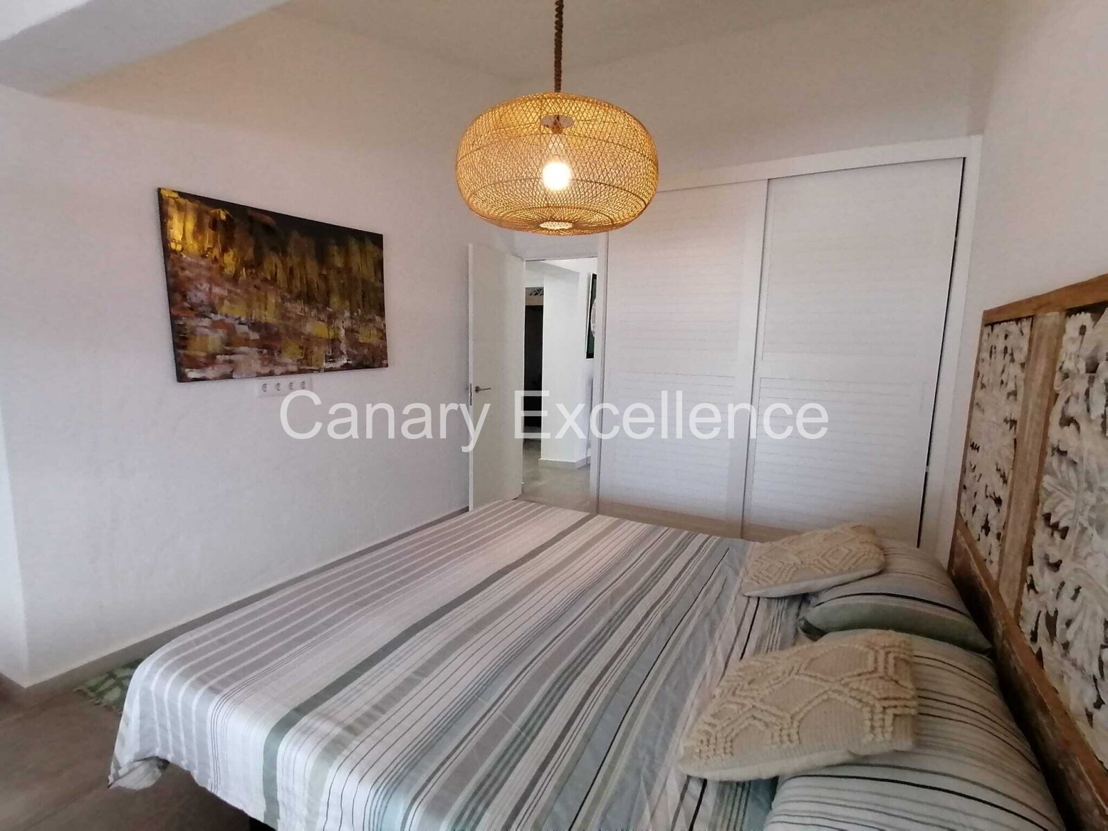 Moderne Villa mit 2 SZ und großem Garten in La Pared