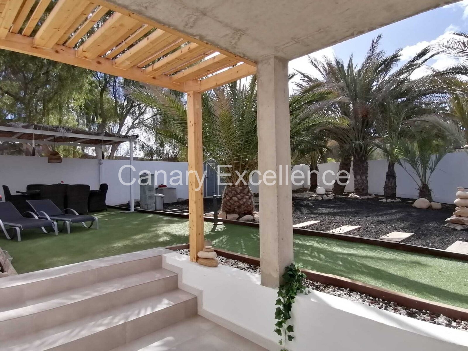 Moderne Villa mit 2 SZ und großem Garten in La Pared