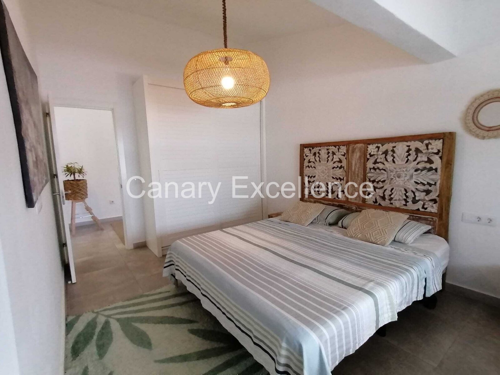 Moderne Villa mit 2 SZ und großem Garten in La Pared