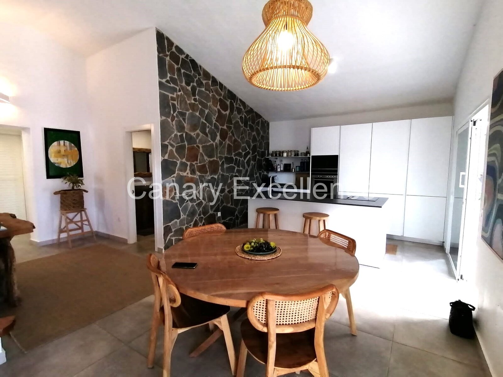 Moderne Villa mit 2 SZ und großem Garten in La Pared