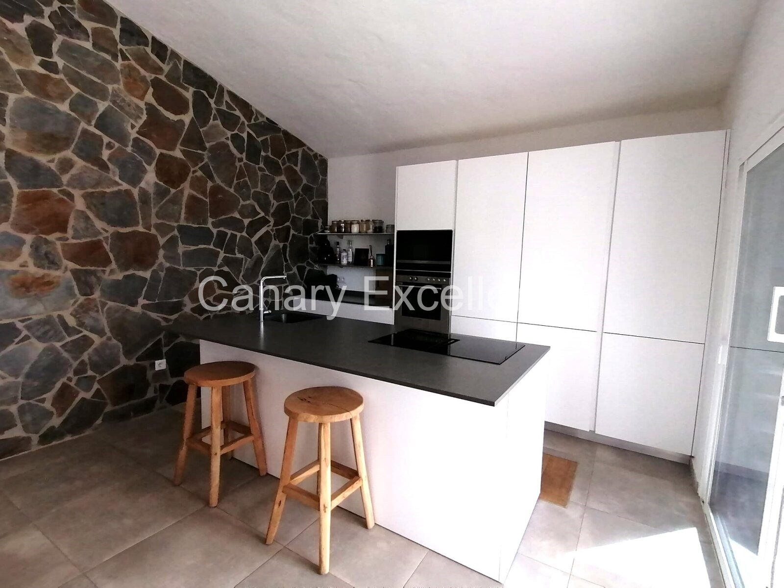 Moderne Villa mit 2 SZ und großem Garten in La Pared