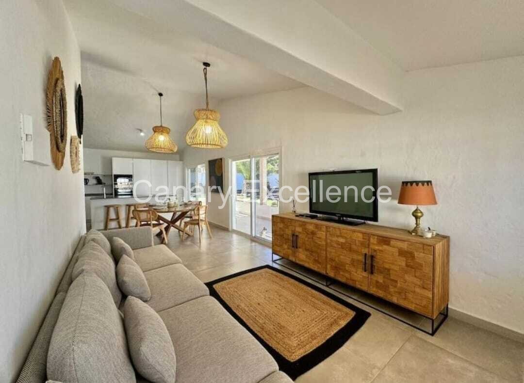 Moderne Villa mit 2 SZ und großem Garten in La Pared