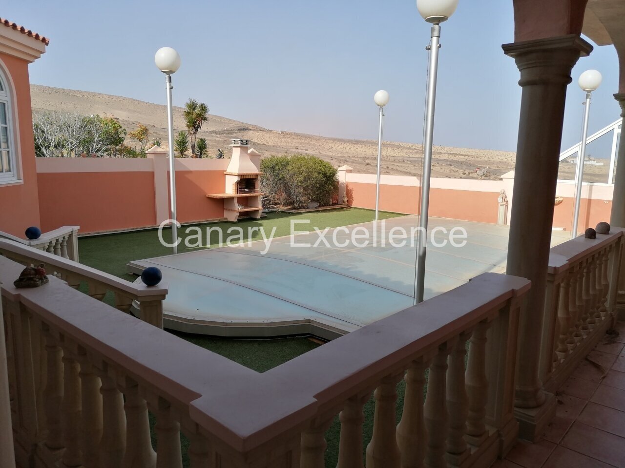 Luxuriöse Traumvilla mit Pool und Meerblick in La Pared