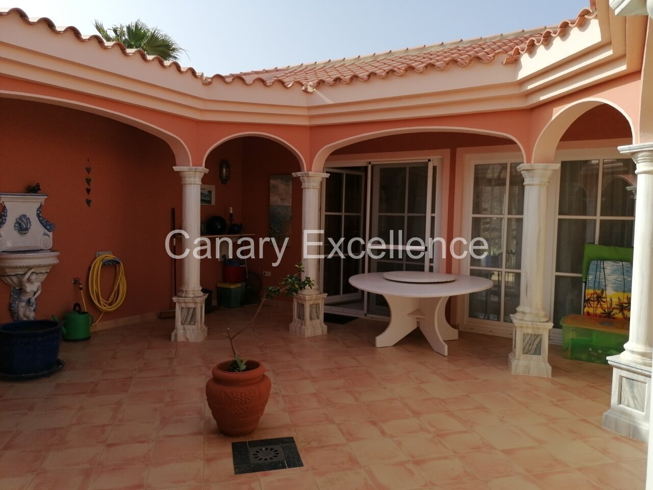 Luxuriöse Traumvilla mit Pool und Meerblick in La Pared