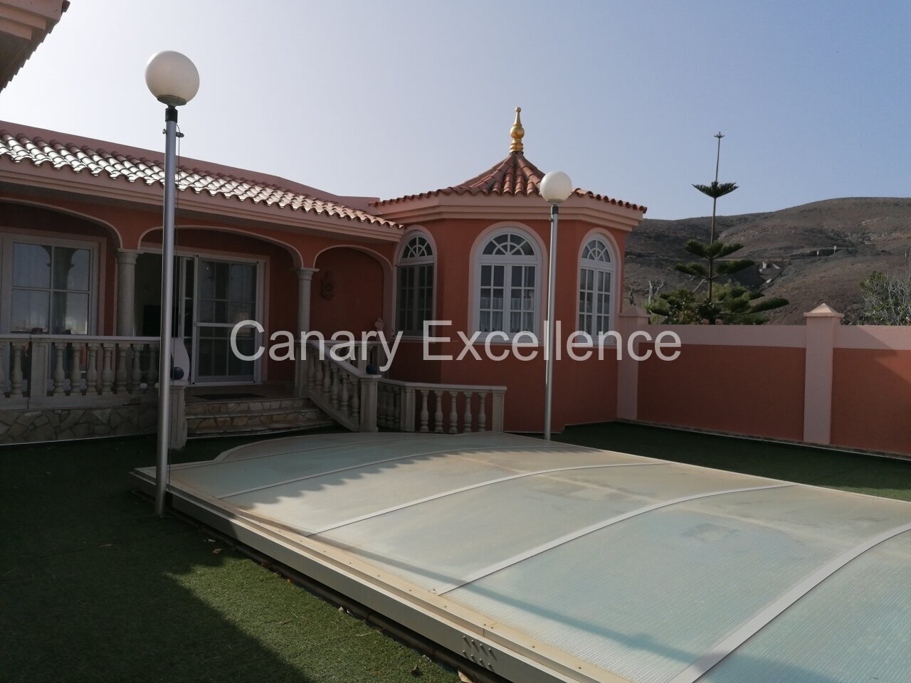 Luxuriöse Traumvilla mit Pool und Meerblick in La Pared