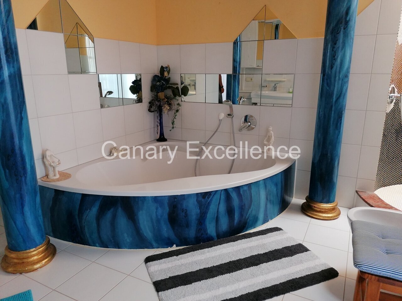 Luxuriöse Traumvilla mit Pool und Meerblick in La Pared