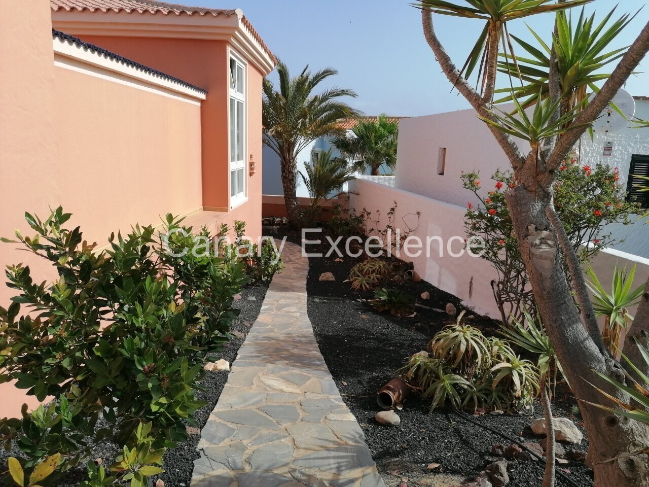 Luxuriöse Traumvilla mit Pool und Meerblick in La Pared