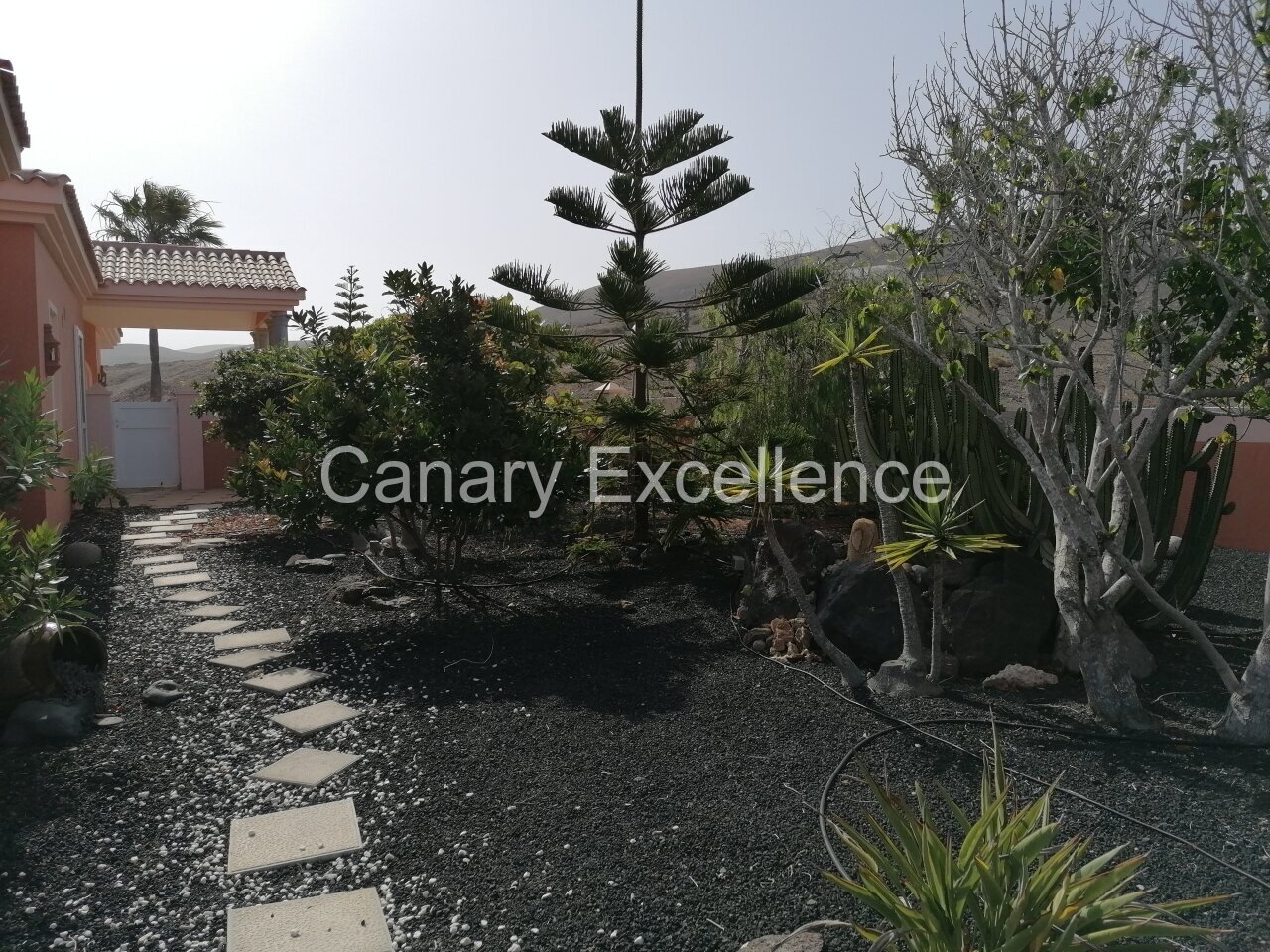 Luxuriöse Traumvilla mit Pool und Meerblick in La Pared