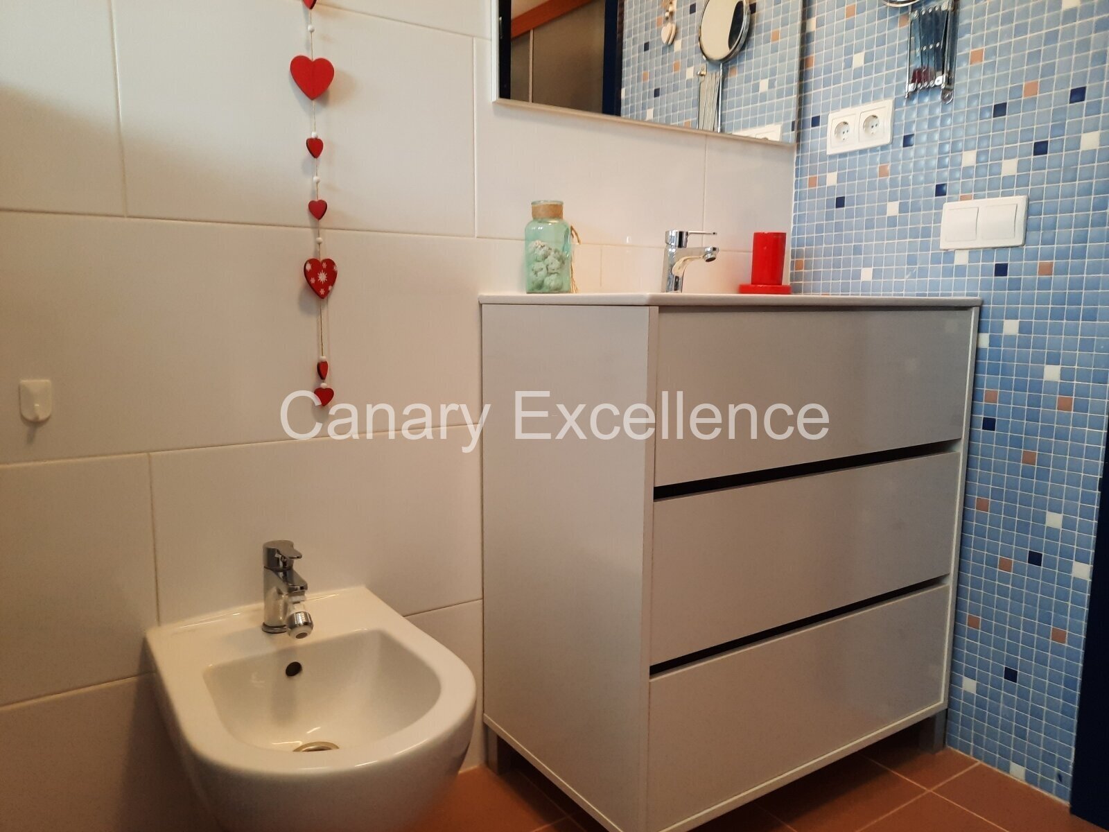 Modernes, geräumiges Apartment mit 2 SZ und Meerblick