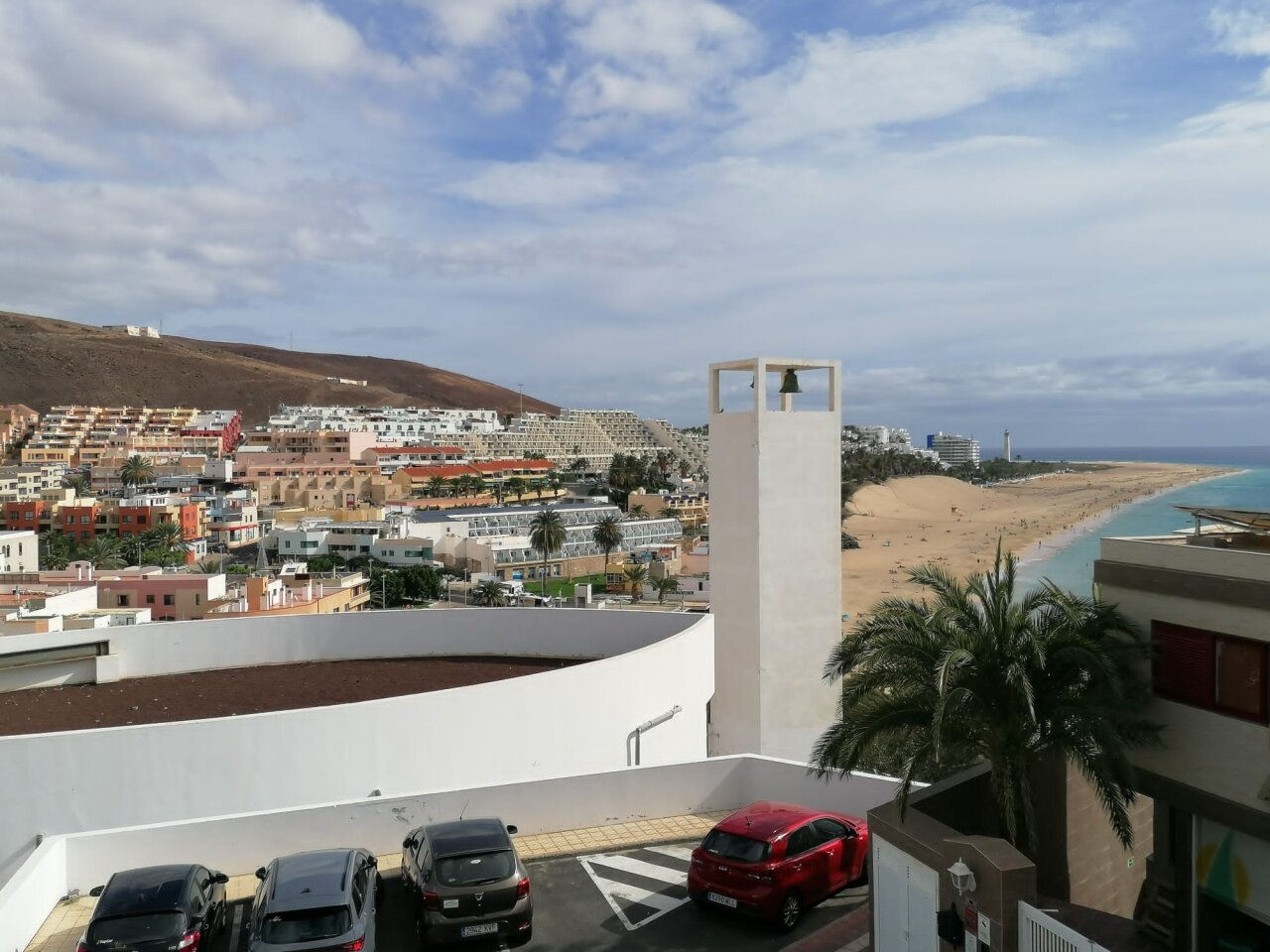 Blick auf Kirche und auf Morro Jable