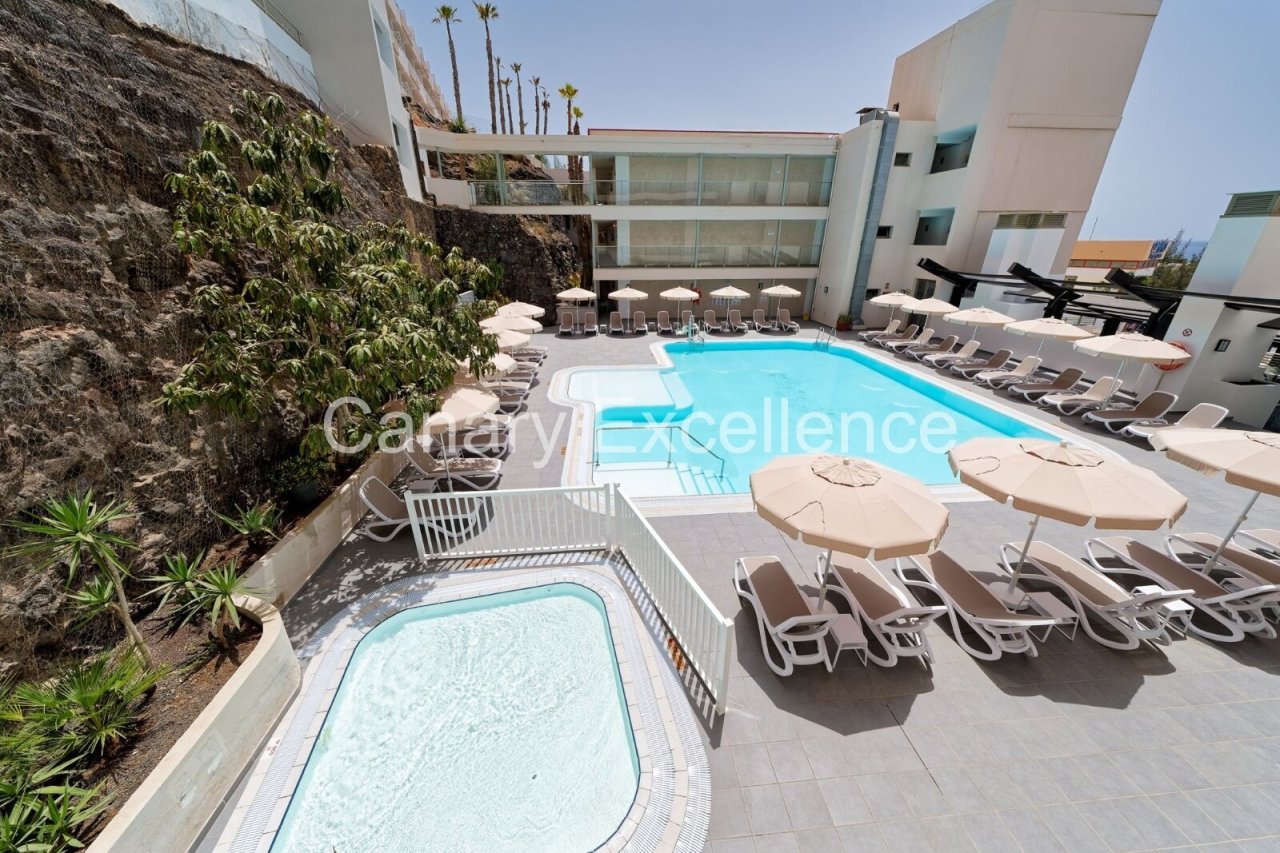 große Pool Landschaft