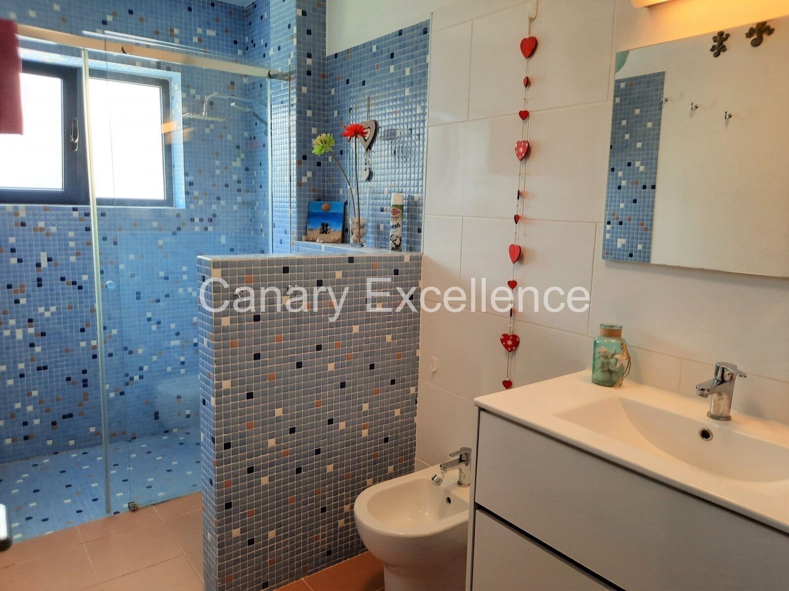 Badezimmer mit Dusche Badezimmer mit Dusche