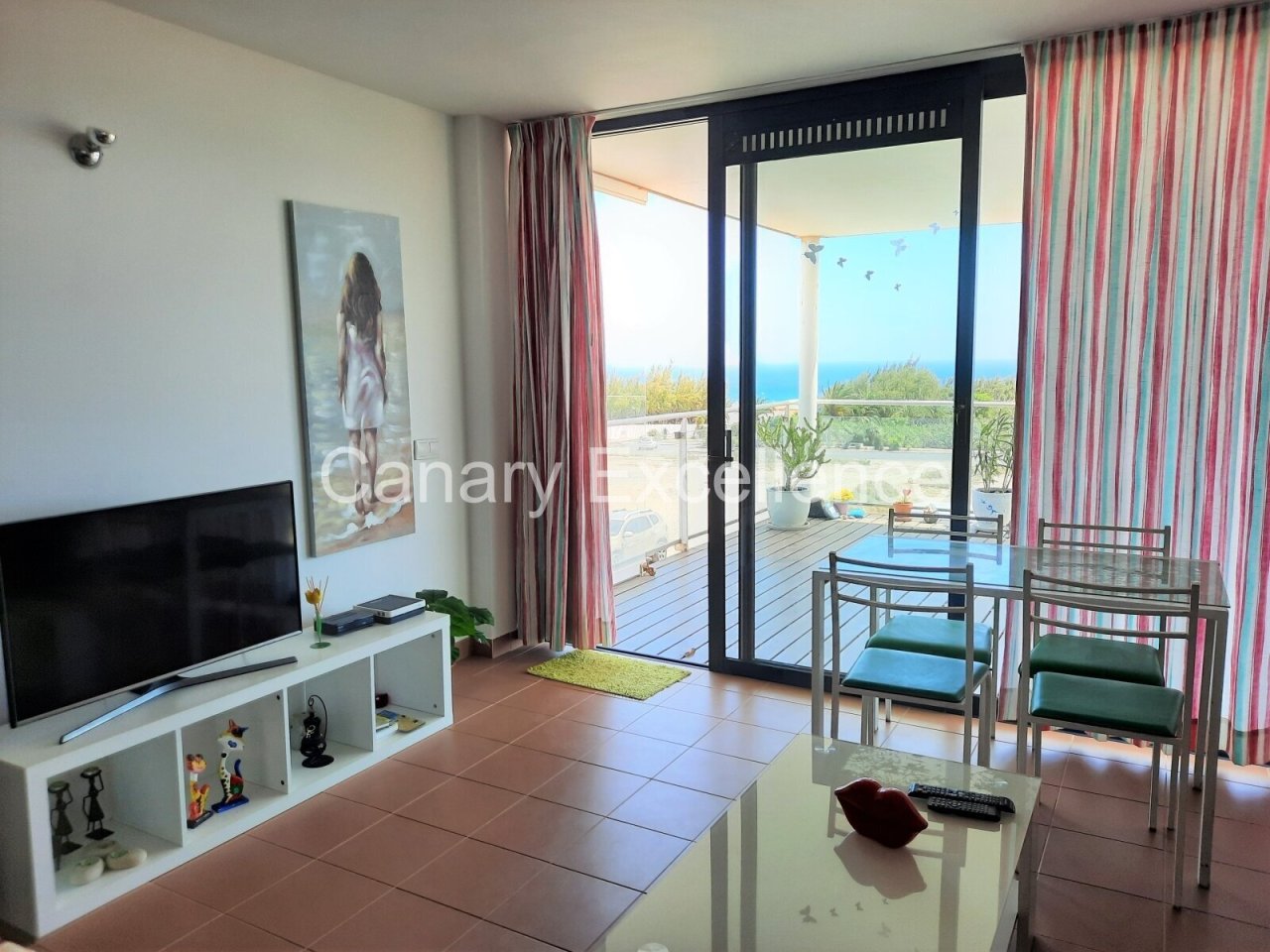 Wohnzimmer mit Ausgang zur Terrasse Wohnzimmer mit Ausgang zur Terrasse